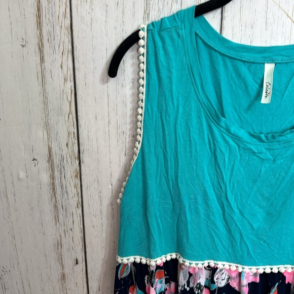 Celeste Floral Pattern Tank Top - Picture 2 of 7